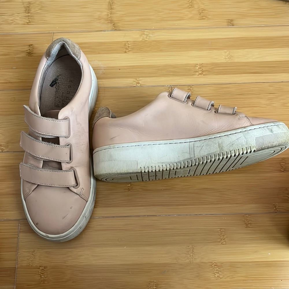 Sandro Paris Velcro Low Top Platform Sneakers In Light Pink Leather